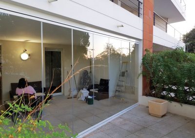 Fermeture de terrasse en rideaux de verre avec accès PMR à Marseille 13008