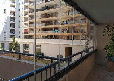 Fermeture de balcon par un rideau de verre à Marseille 13010