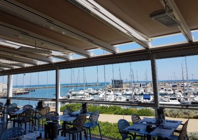 Terrasse de restaurant en verres coulissants pour une exploitation possible toute l’année à Marseillan à côté de Sète 34 Hérault